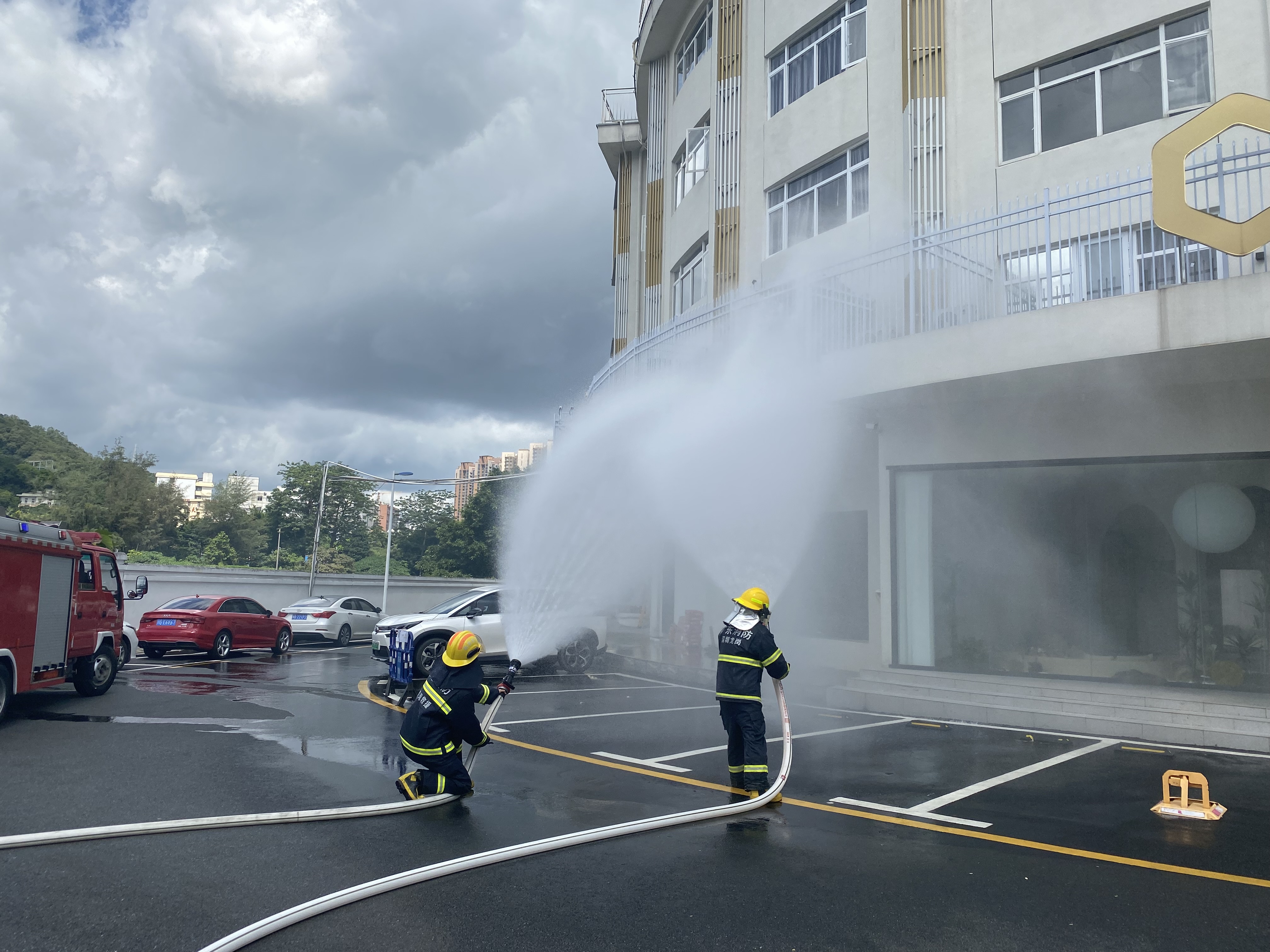福建省華僑集團及各權屬企業(yè)開(kāi)展“安全生產(chǎn)月”消防培訓演練活動(dòng)